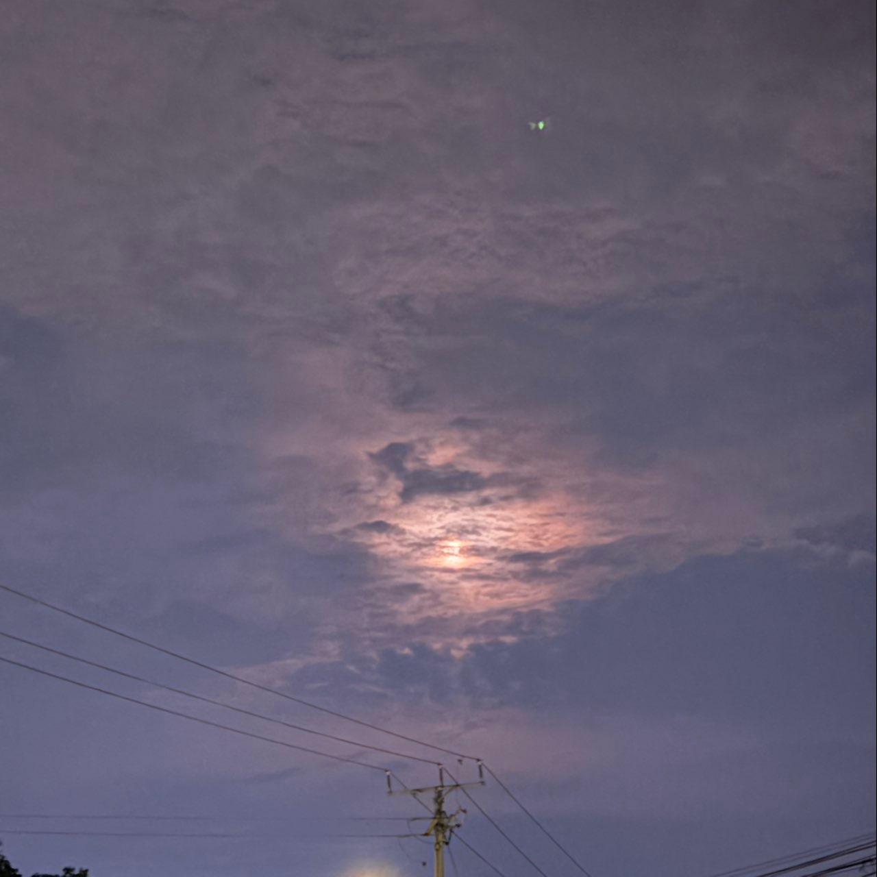 The Moon over Soyapango, El Salvador — waning gibbous, Lunar Day 17