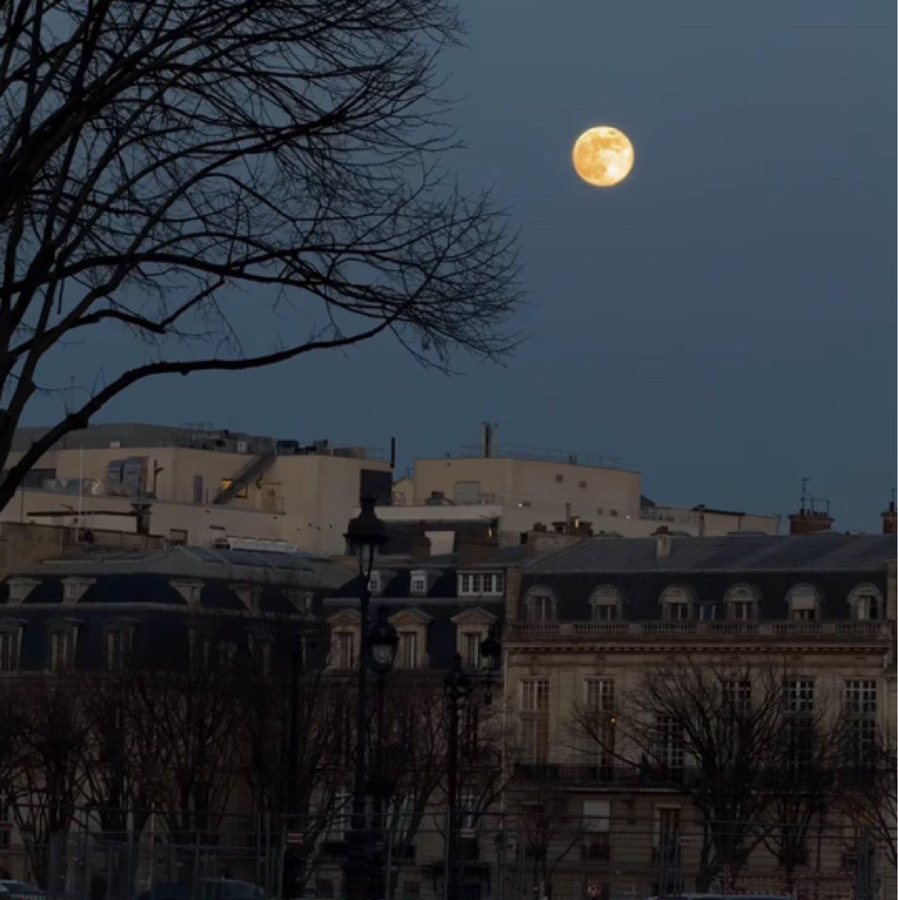 The Moon over París, Francia — full moon, Lunar Day 15