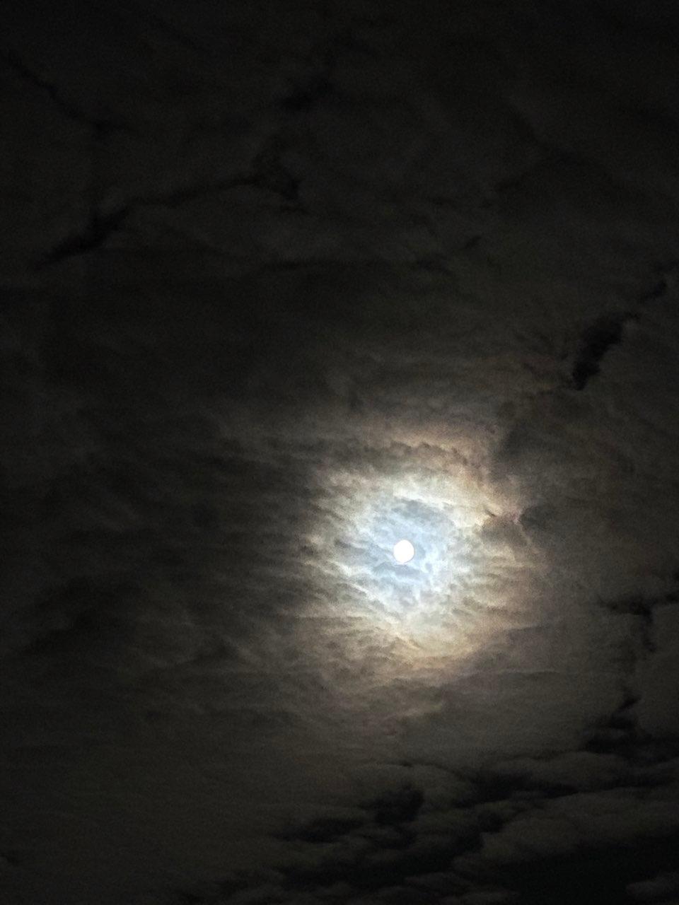 The Moon over Hamburg, Deutschland — waning gibbous, Lunar Day 21