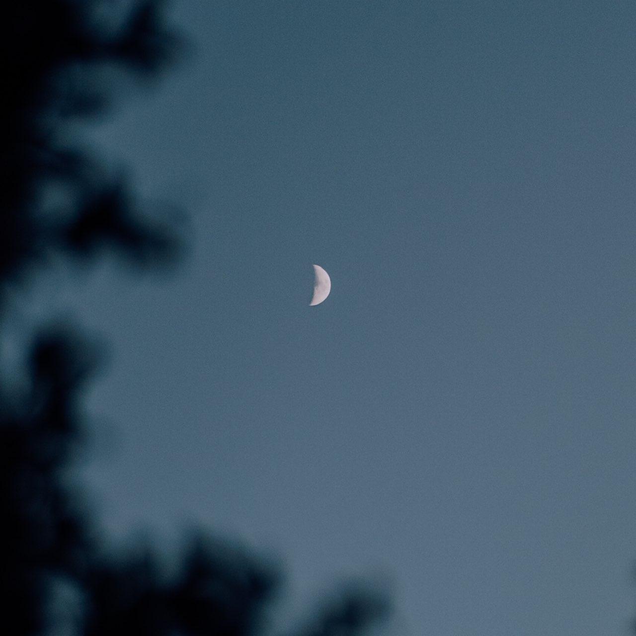 The Moon over Picanya, España — first quarter, Lunar Day 8