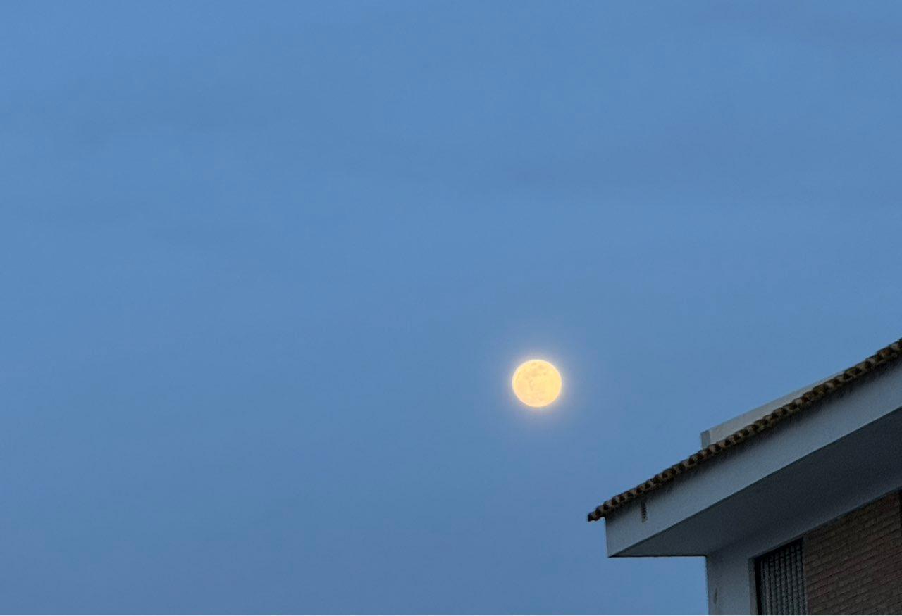 The Moon over Moguer, España — full moon, Lunar Day 15