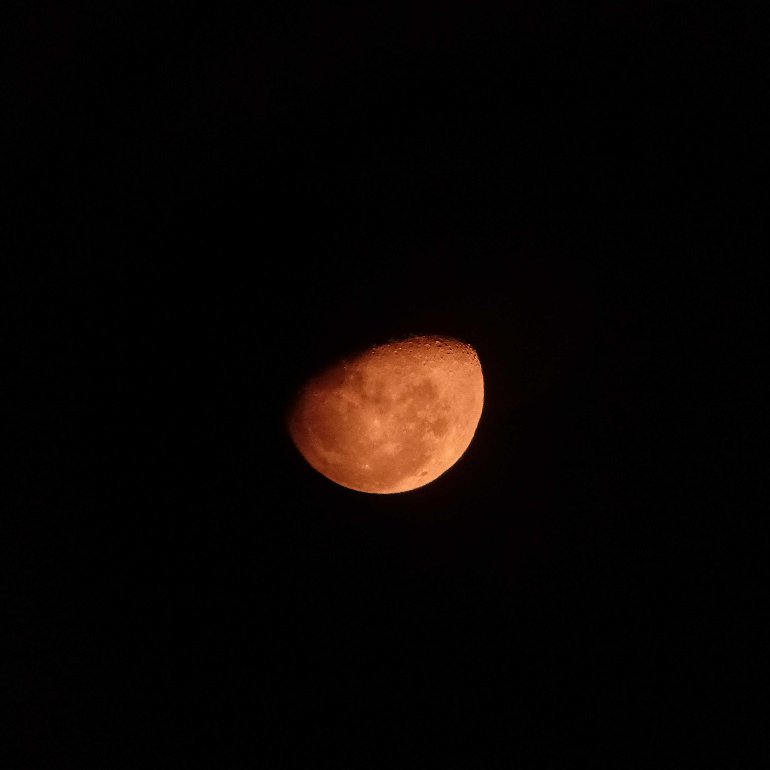 The Moon over Cussac-Fort-Médoc, France — waning gibbous, Lunar Day 21
