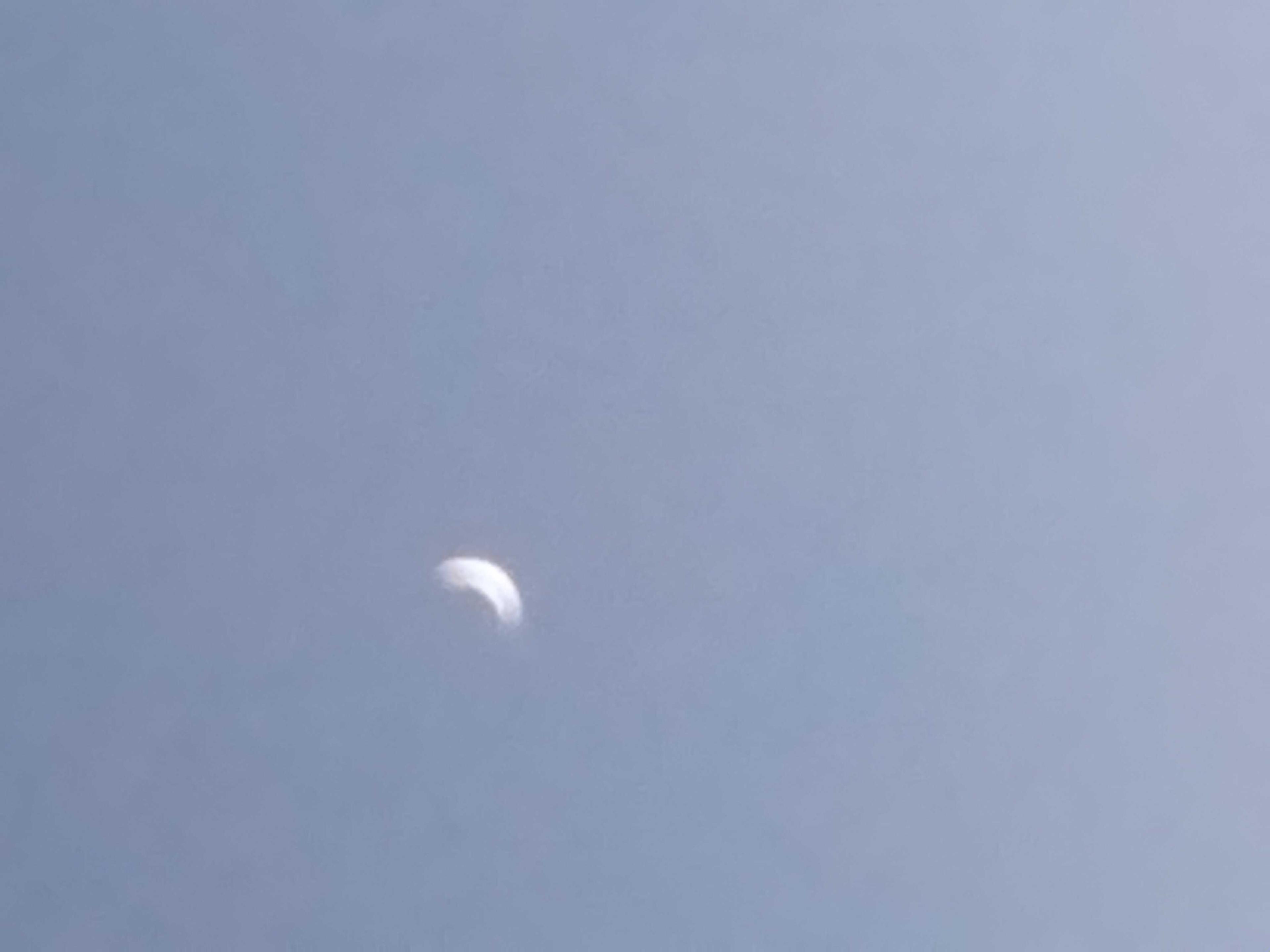 The Moon over United Kingdom — waxing crescent, Lunar Day 4