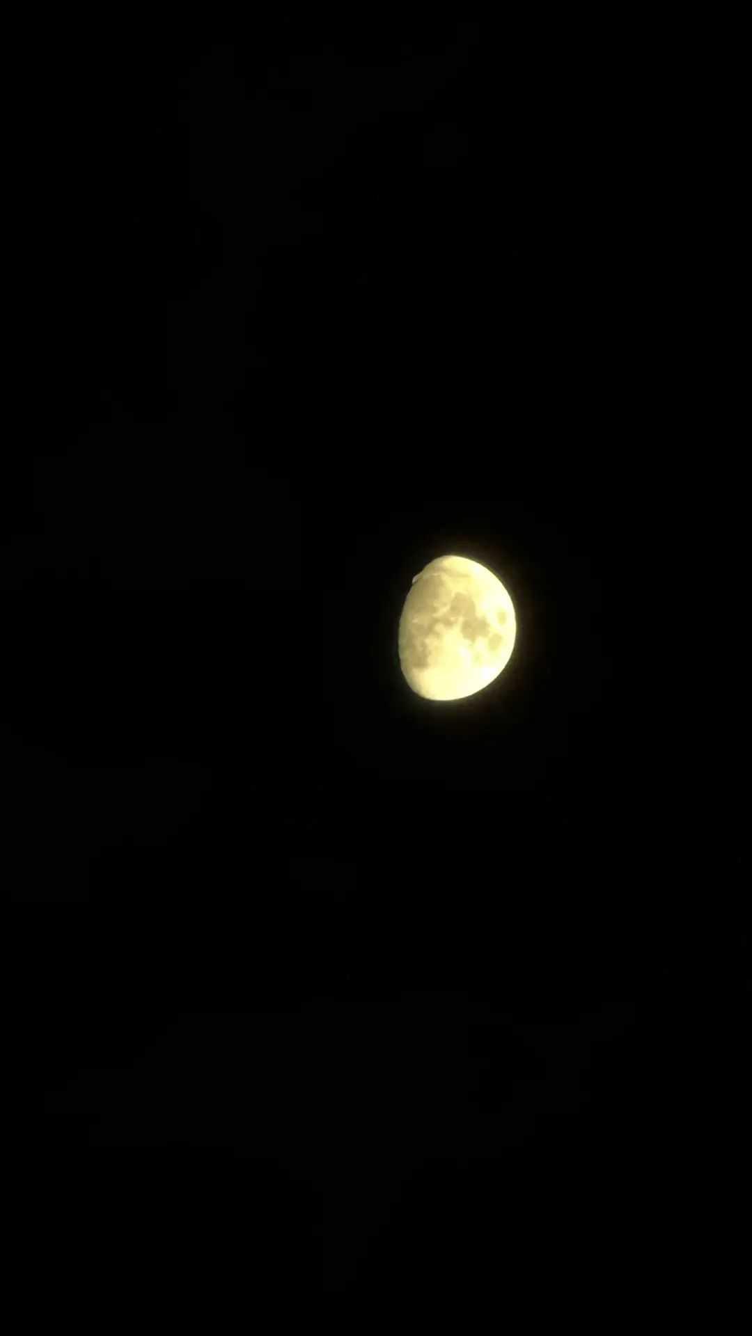The Moon over Большой Сочи, Россия — waxing gibbous, Lunar Day 11