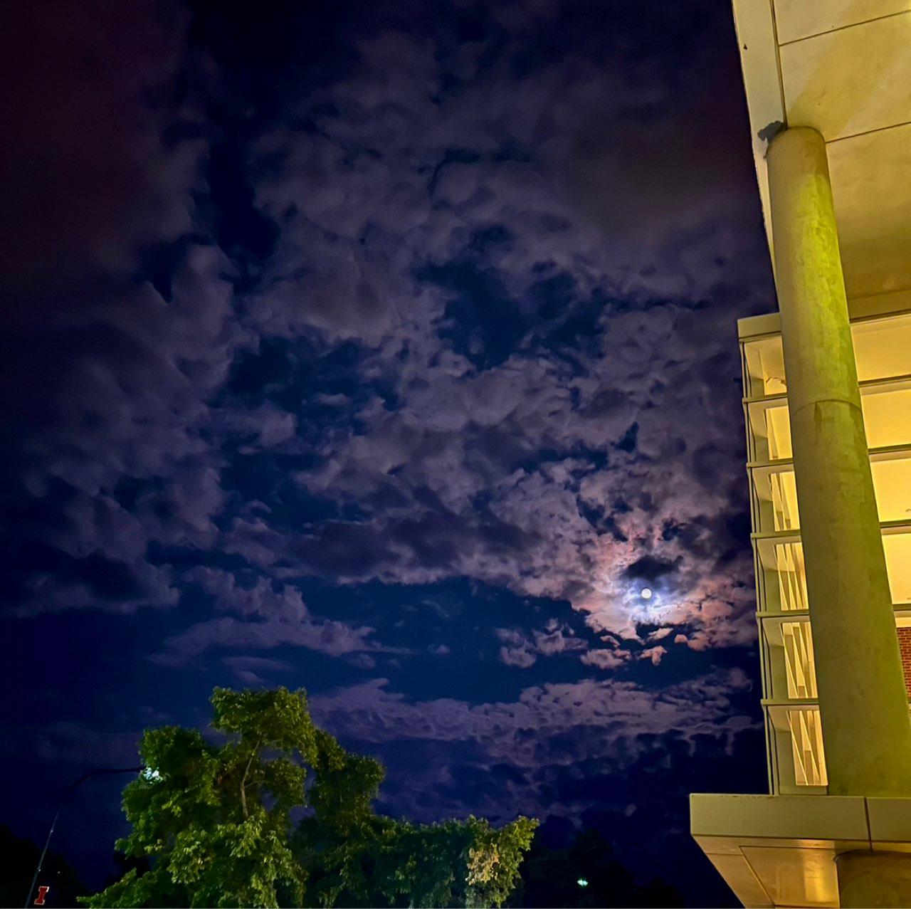 The Moon over シャンペーン, アメリカ合衆国 — full moon, Lunar Day 17
