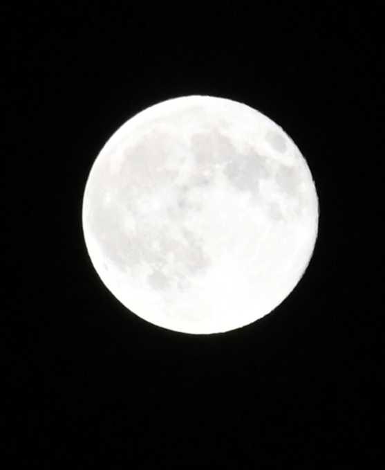 The Moon over Hinwil, Schweiz — full moon, Lunar Day 17