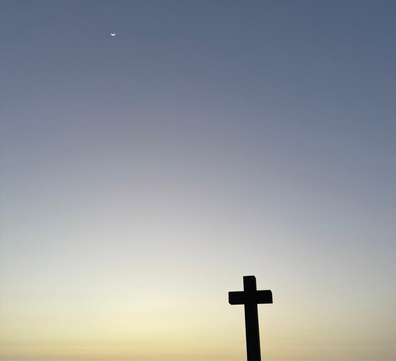 The Moon over Fuencaliente de la Palma, España — waxing crescent, Lunar Day 5