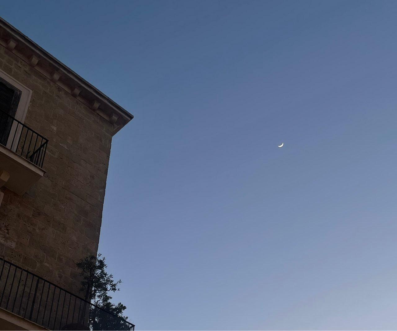 The Moon over Bari, Italia — waxing crescent, Lunar Day 5