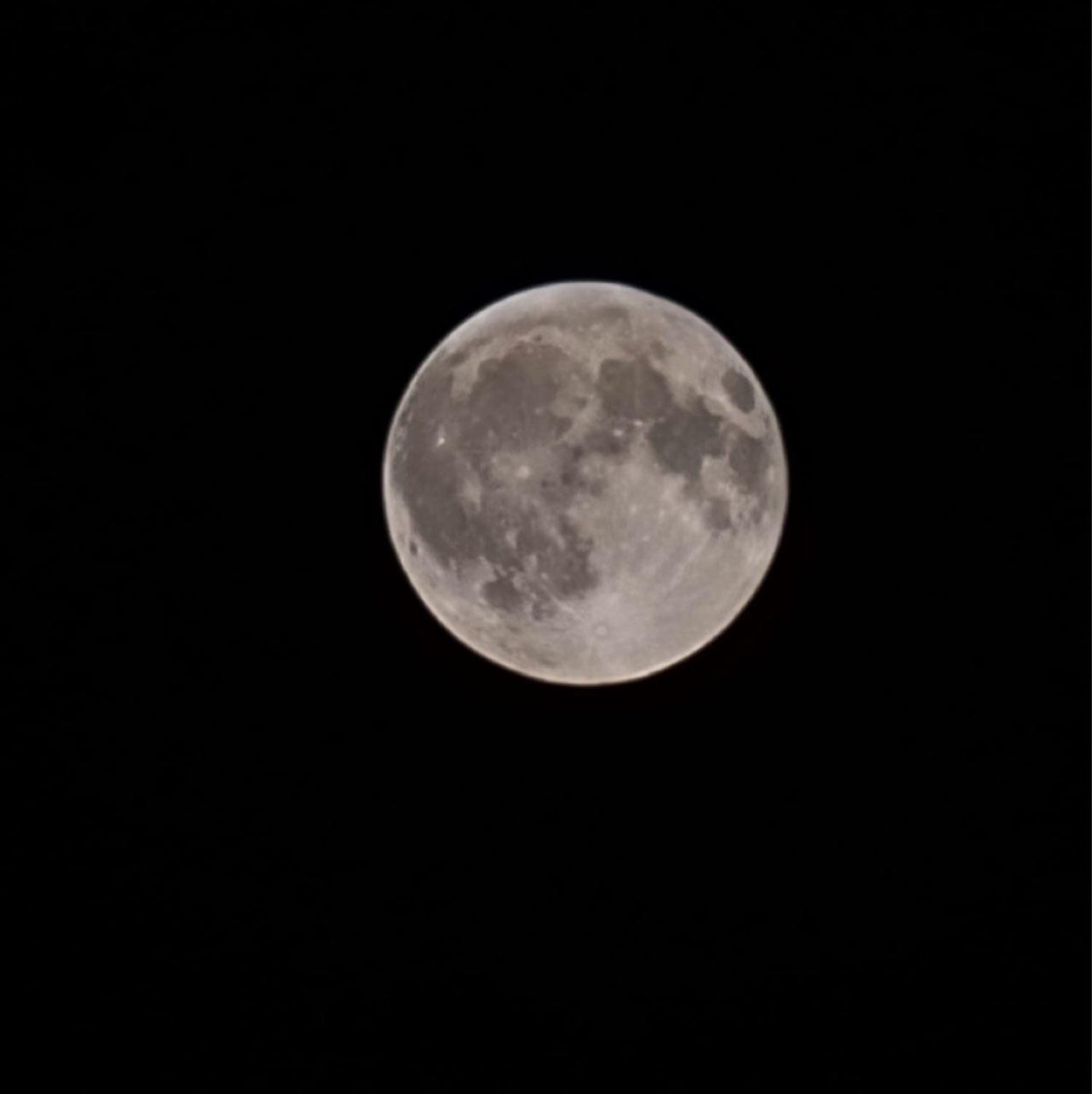 The Moon over Azuqueca de Henares, España — full moon, Lunar Day 16
