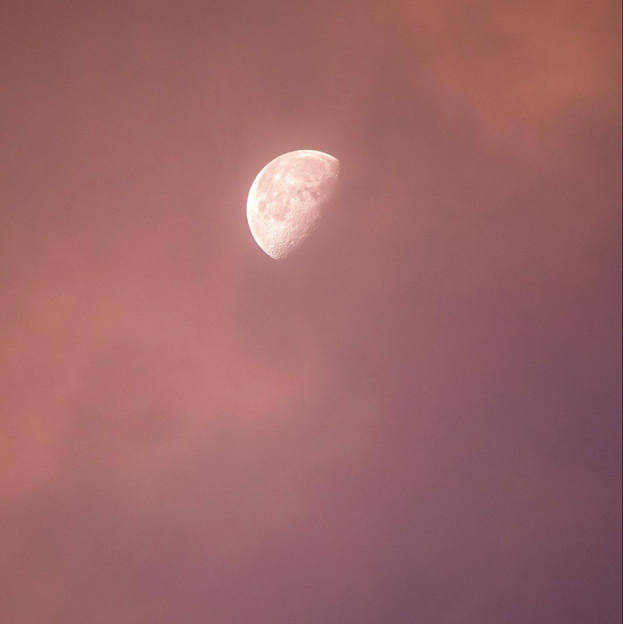 The Moon over Antiguo Cuscatlán, El Salvador — last quarter, Lunar Day 20