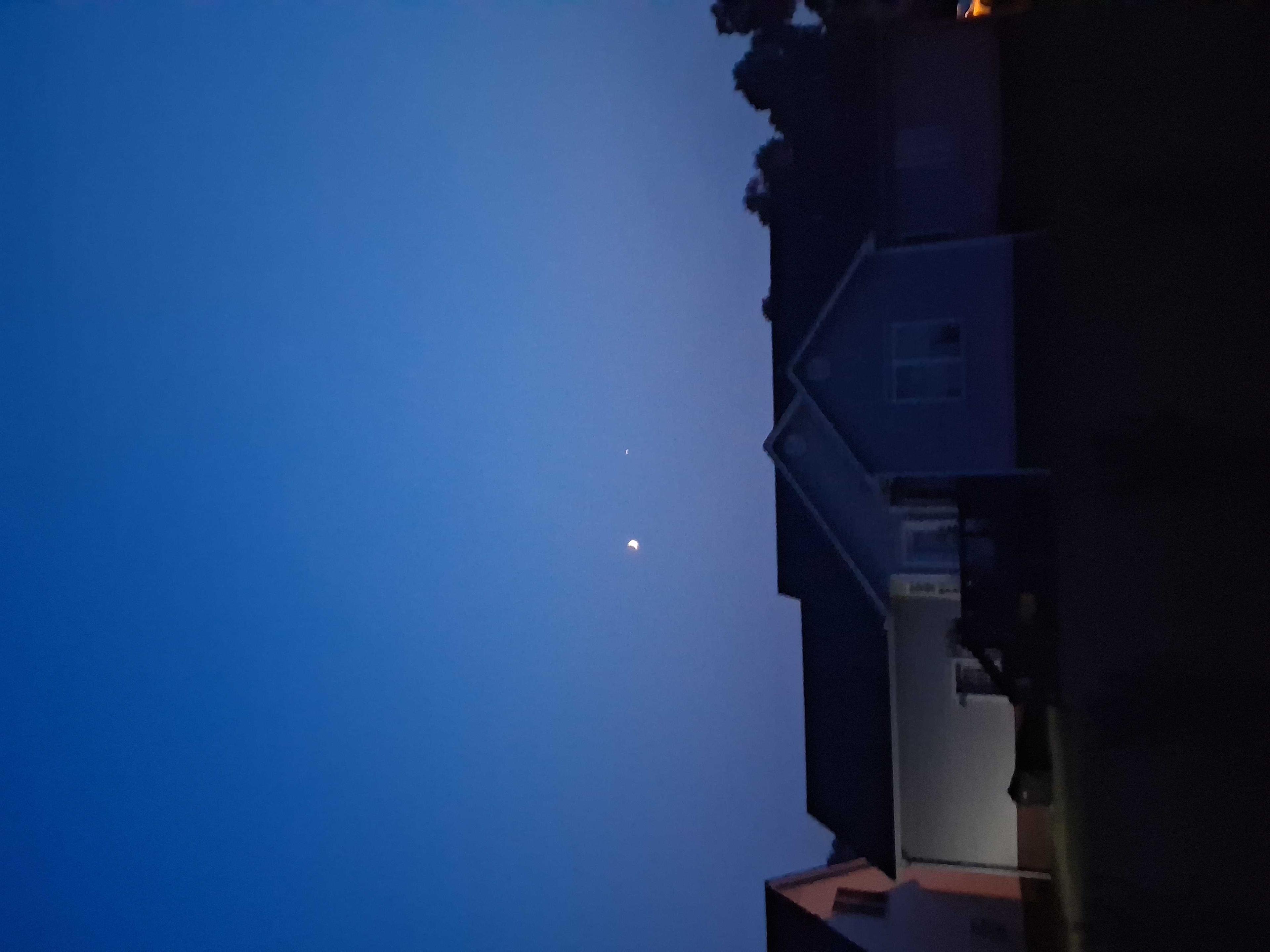 The Moon over Englewood, United States — first quarter, Lunar Day 8