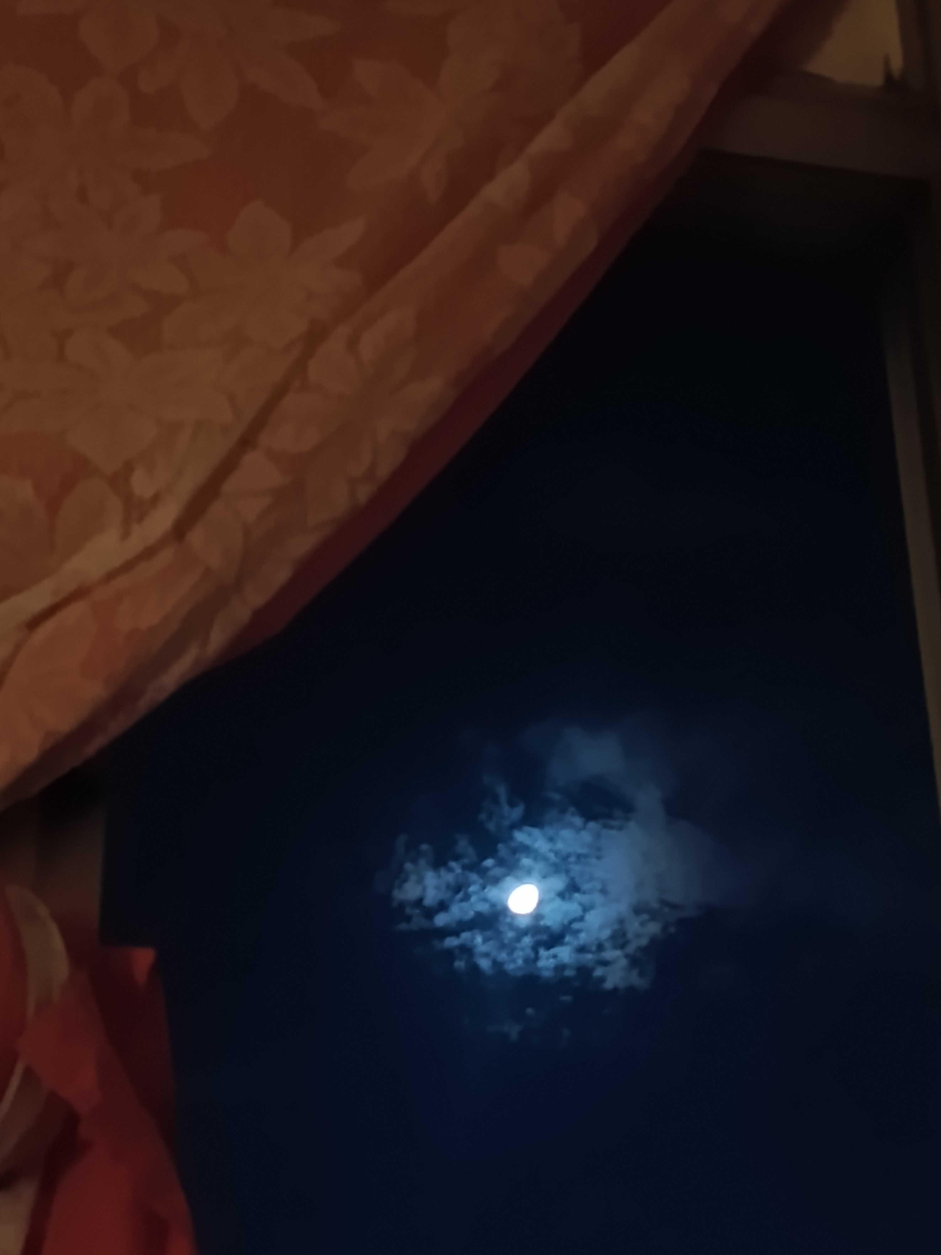 The Moon over Brésil — waning gibbous, Lunar Day 21