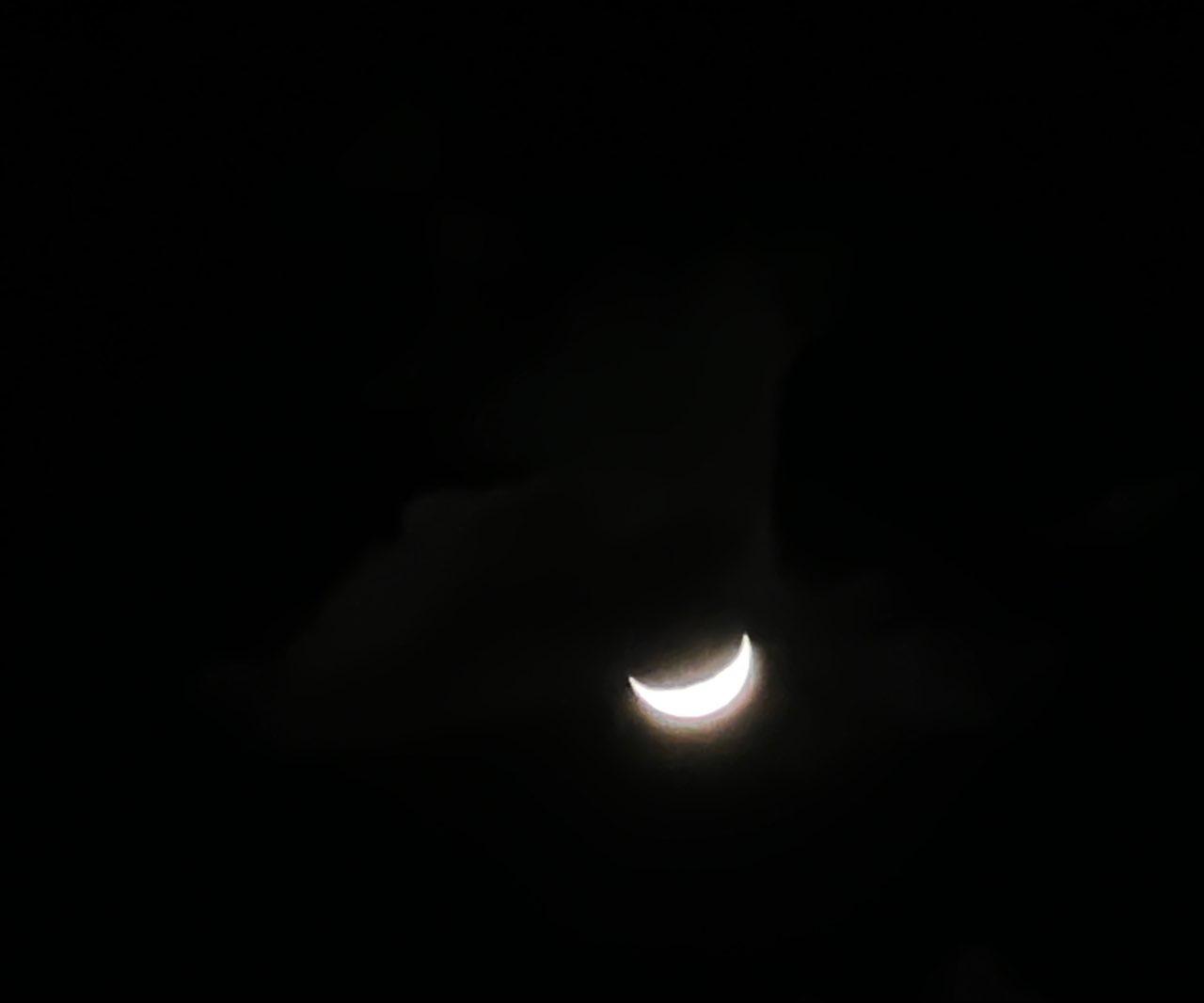 The Moon over Prato, Italia — waxing crescent, Lunar Day 5