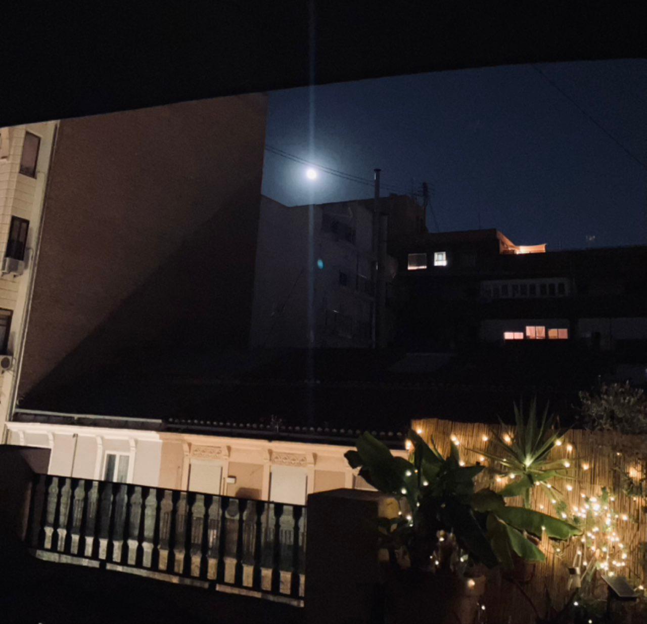 The Moon over València, España — waning gibbous, Lunar Day 20