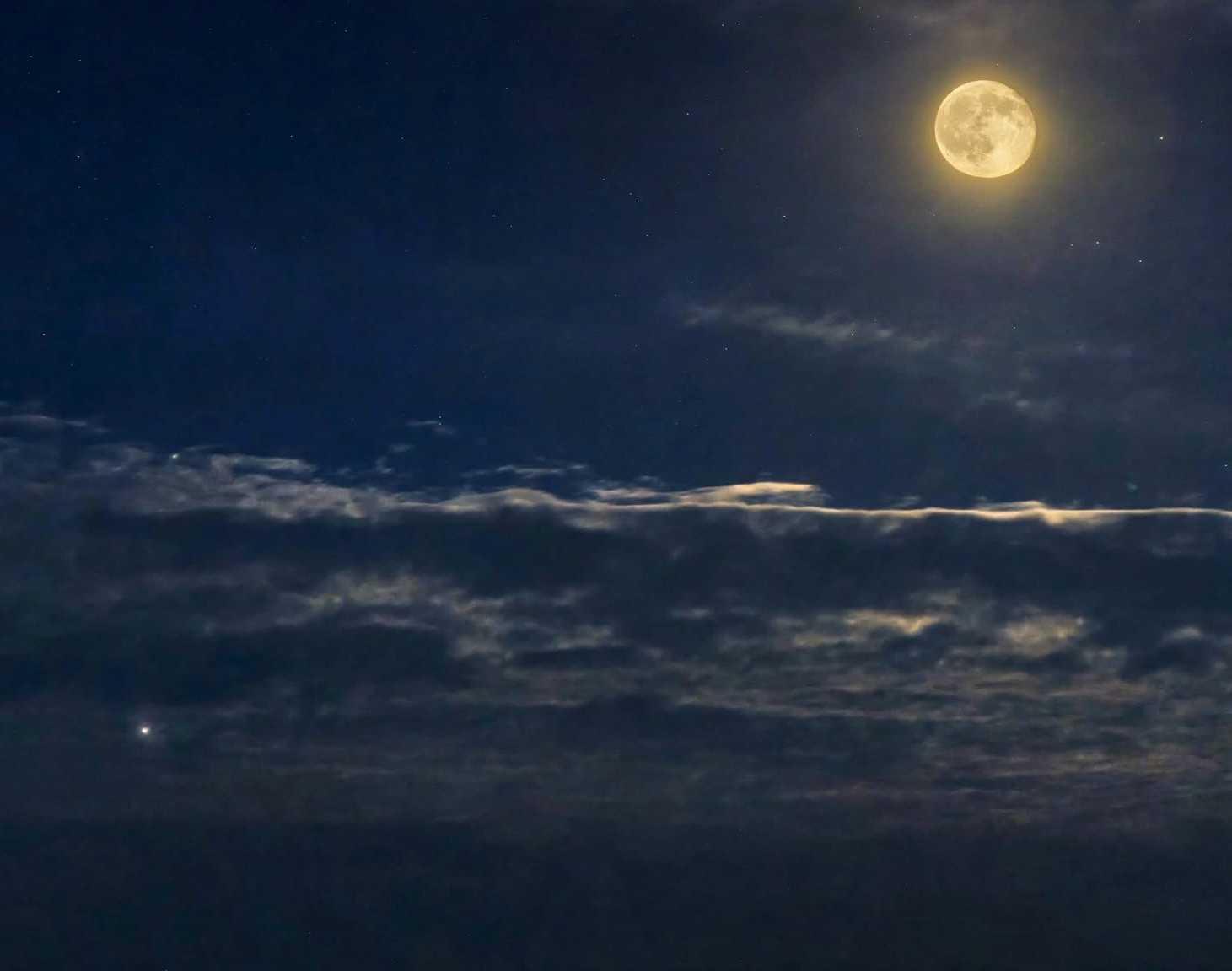 The Moon over Montello, United States — waxing gibbous, Lunar Day 14