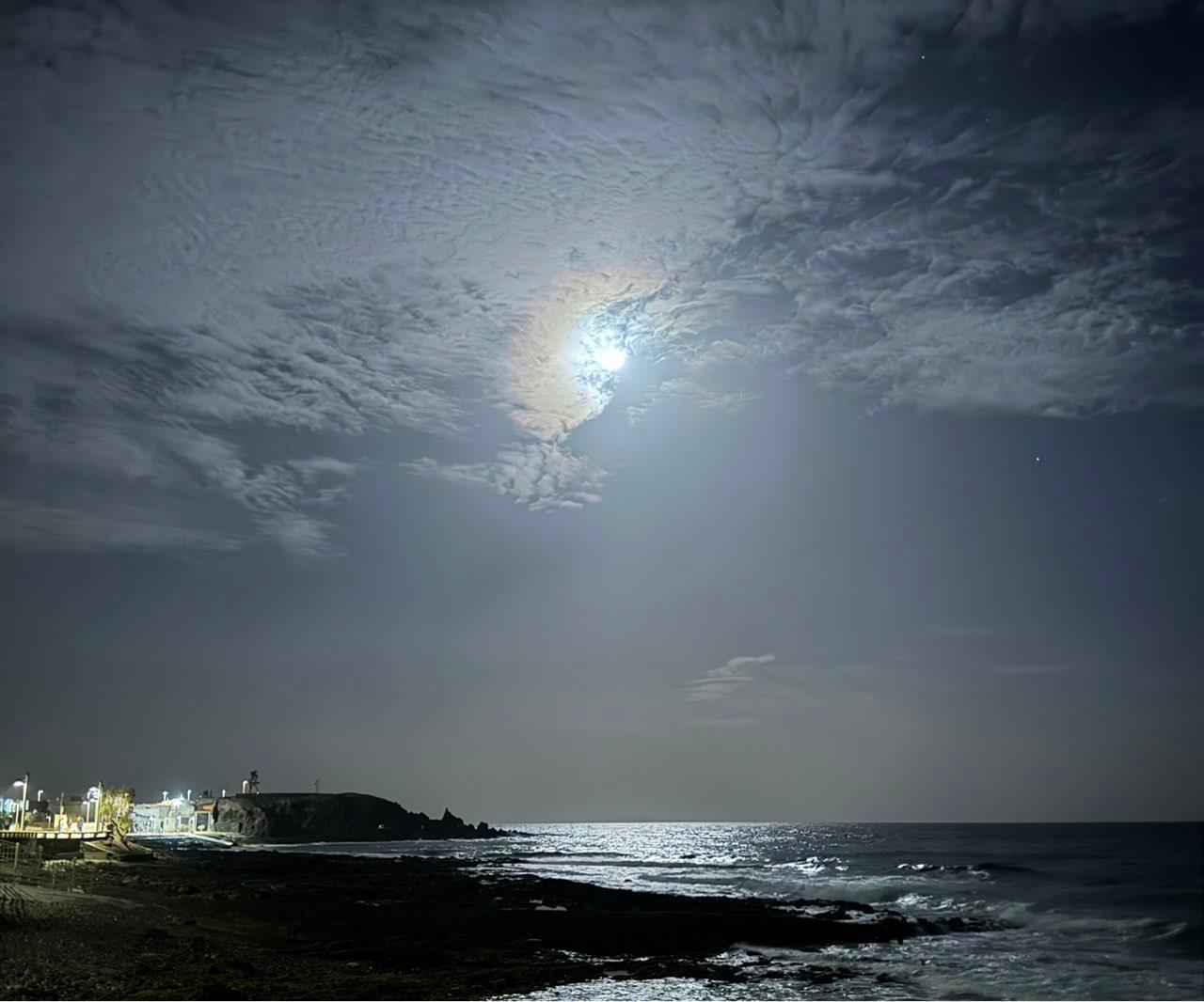 The Moon over Agüimes, España — full moon, Lunar Day 14