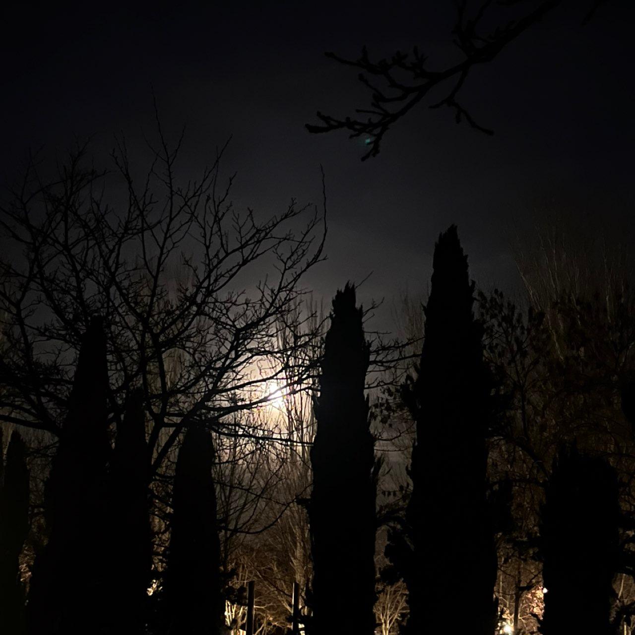 The Moon over Azuqueca de Henares, España — full moon, Lunar Day 16
