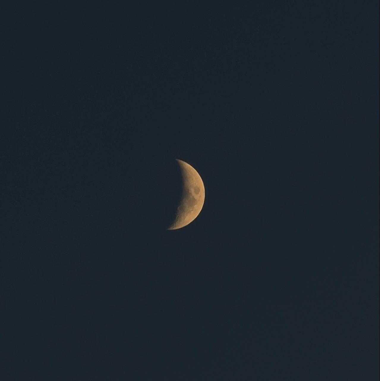 The Moon over Pelt, België — first quarter, Lunar Day 6