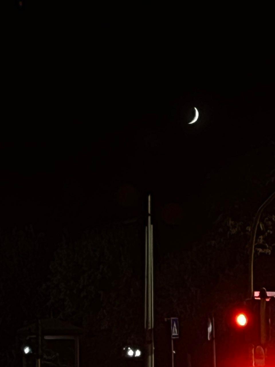 The Moon over Roma, Italia — waxing crescent, Lunar Day 6