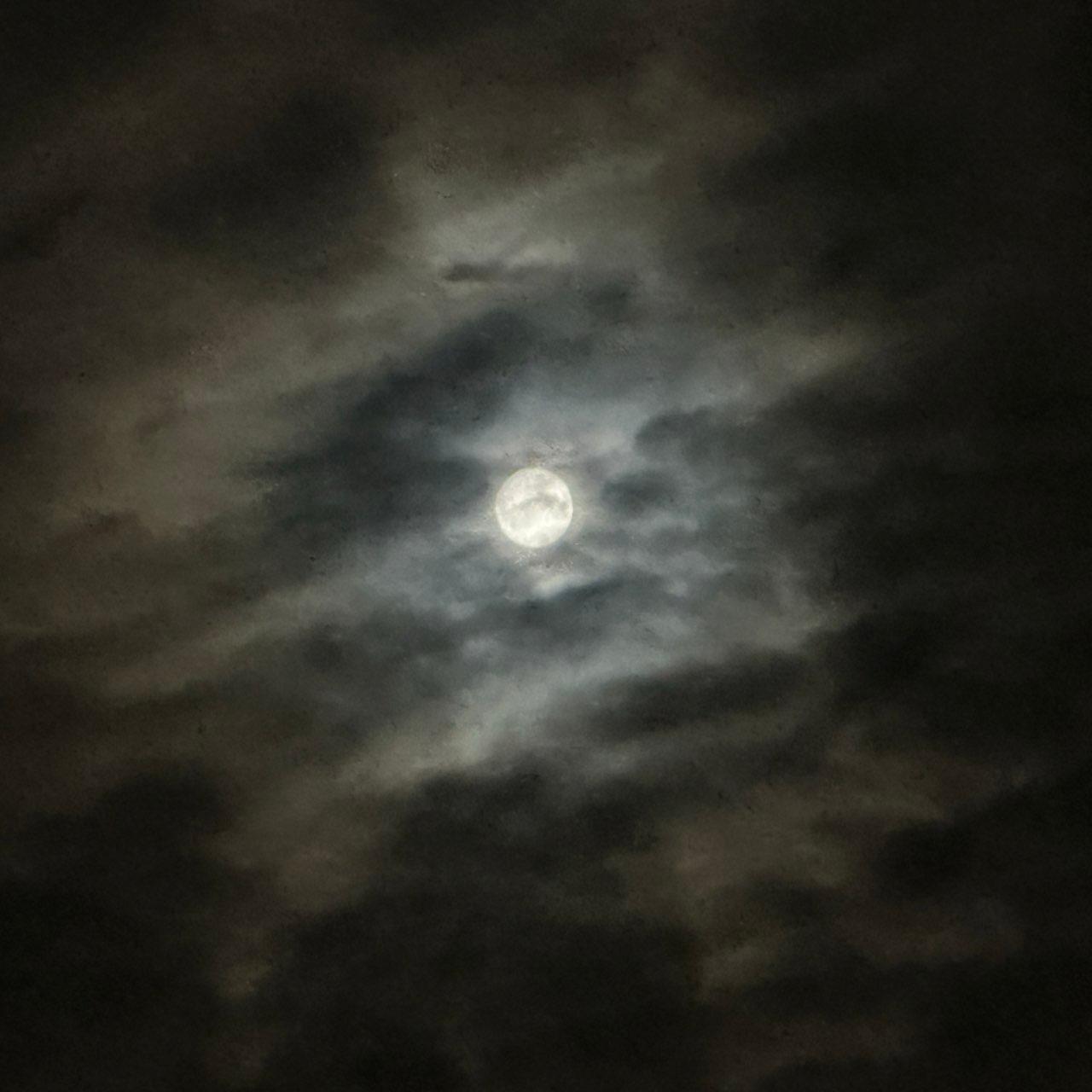 The Moon over Örebro, Sverige — full moon, Lunar Day 15