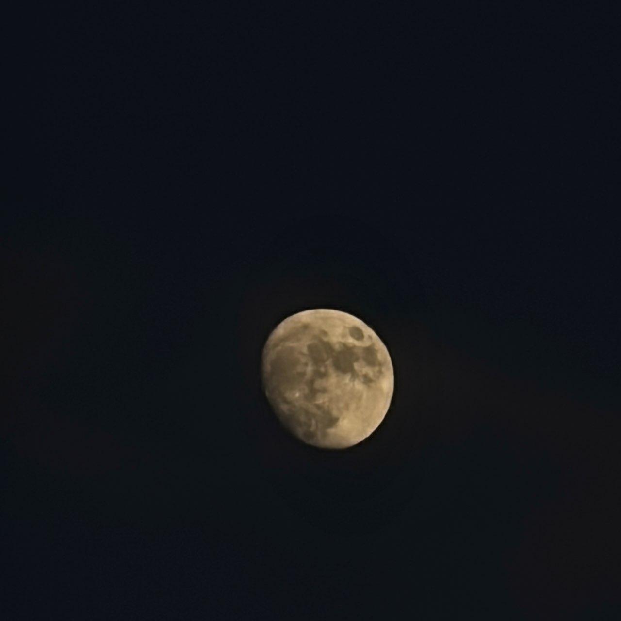 The Moon over Alcalá de Guadaíra, España — waxing gibbous, Lunar Day 13