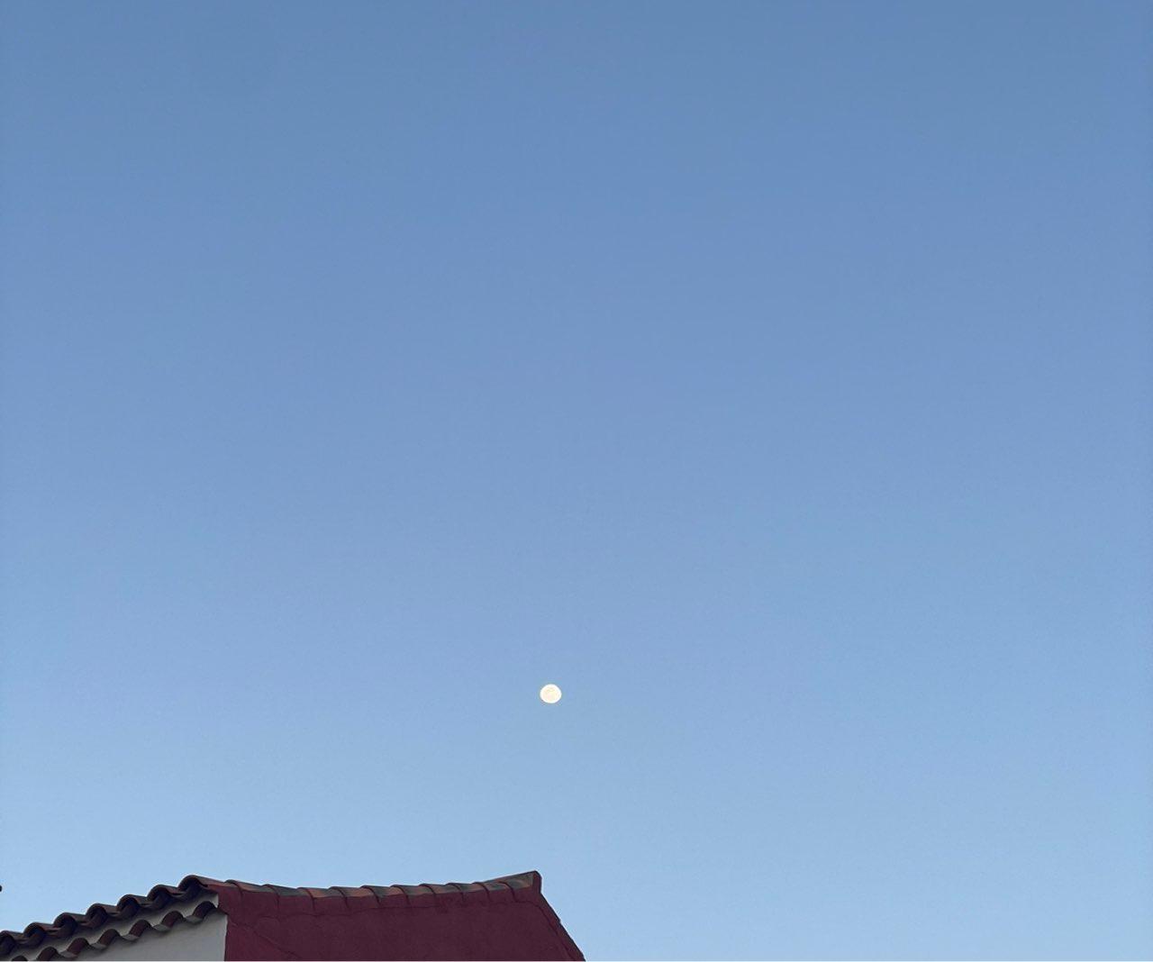 The Moon over San Cristóbal de La Laguna, España — waxing gibbous, Lunar Day 13