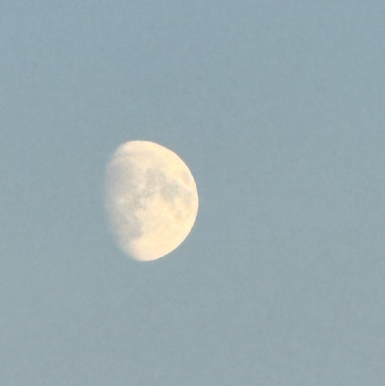 The Moon over Toulouse, Francia — waxing gibbous, Lunar Day 12