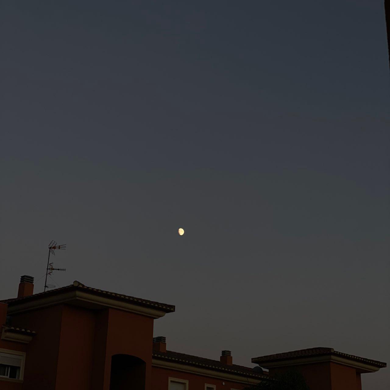 The Moon over Denia, España — waxing gibbous, Lunar Day 12