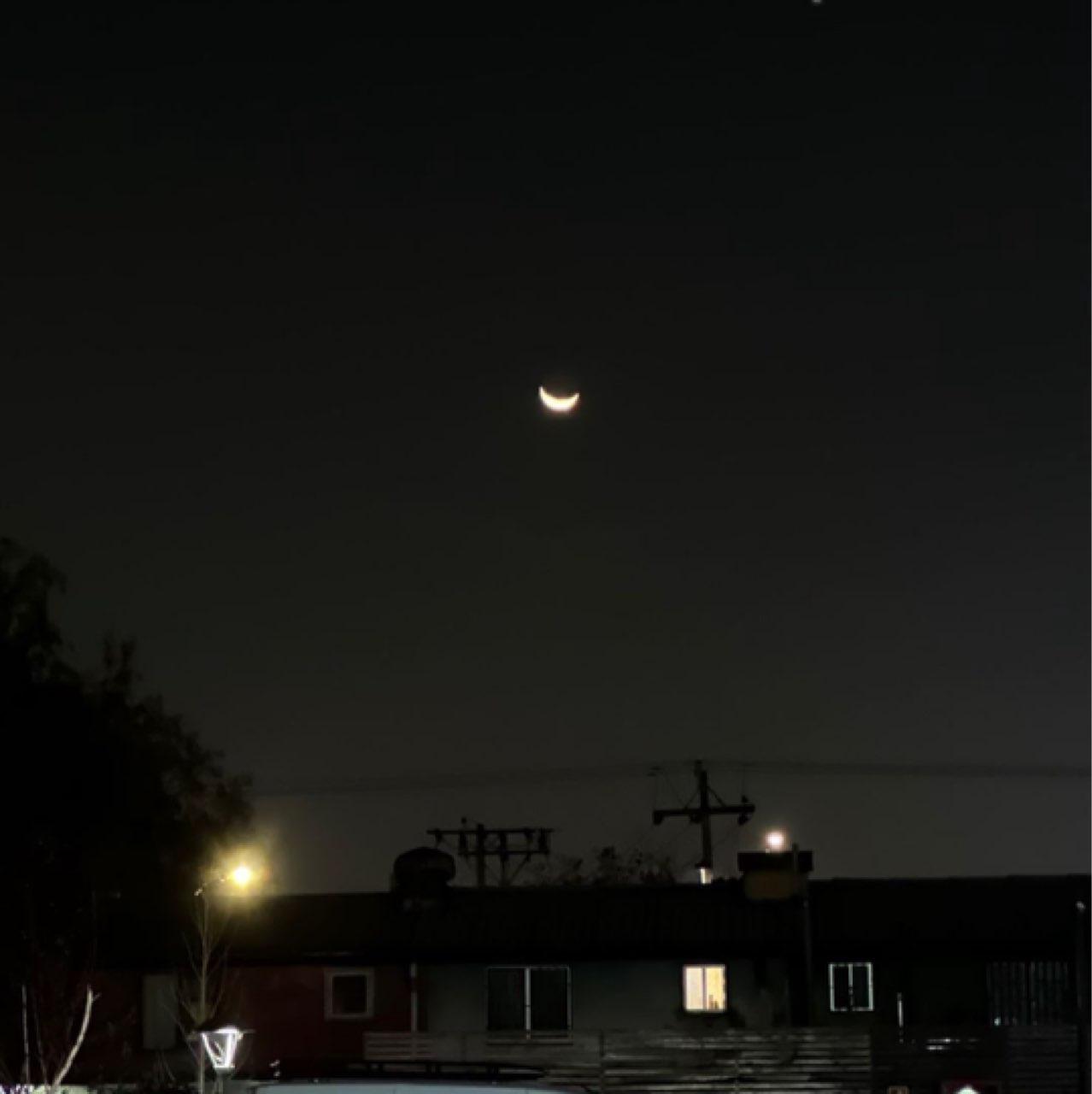 The Moon over Toulouse, Francia — waxing crescent, Lunar Day 7