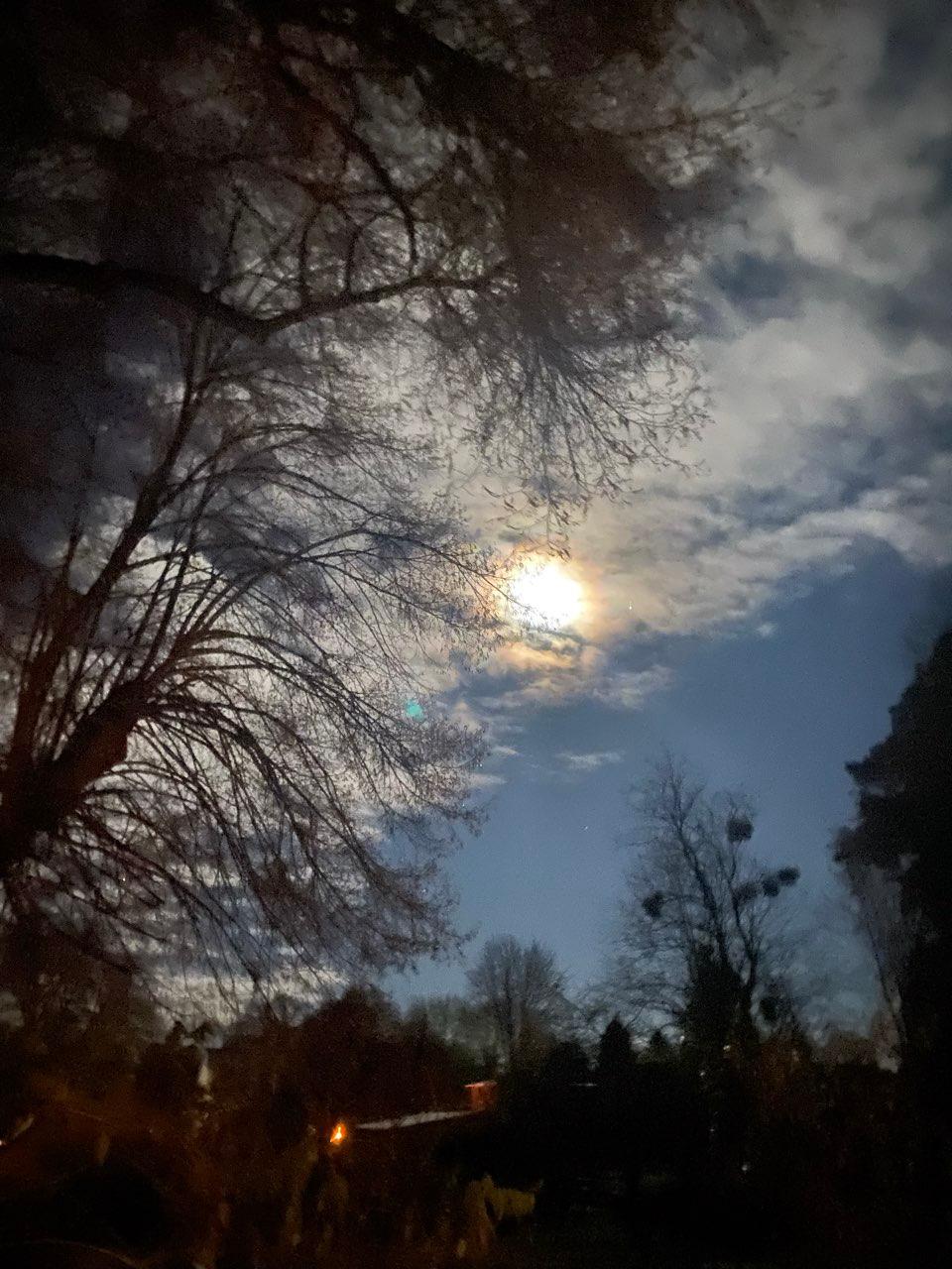 The Moon over Berlin, Deutschland — full moon, Lunar Day 13