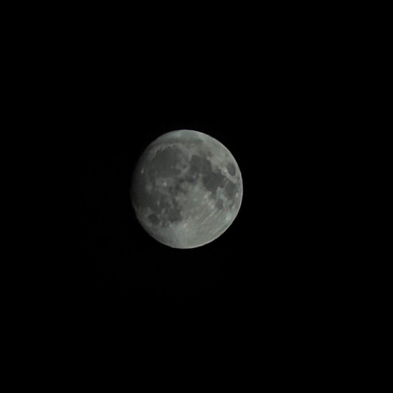 The Moon over Pelt, België — waxing gibbous, Lunar Day 14