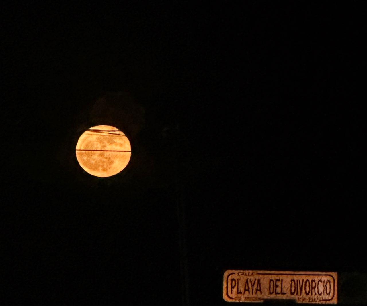 The Moon over Cabo San Lucas, México — full moon, Lunar Day 17