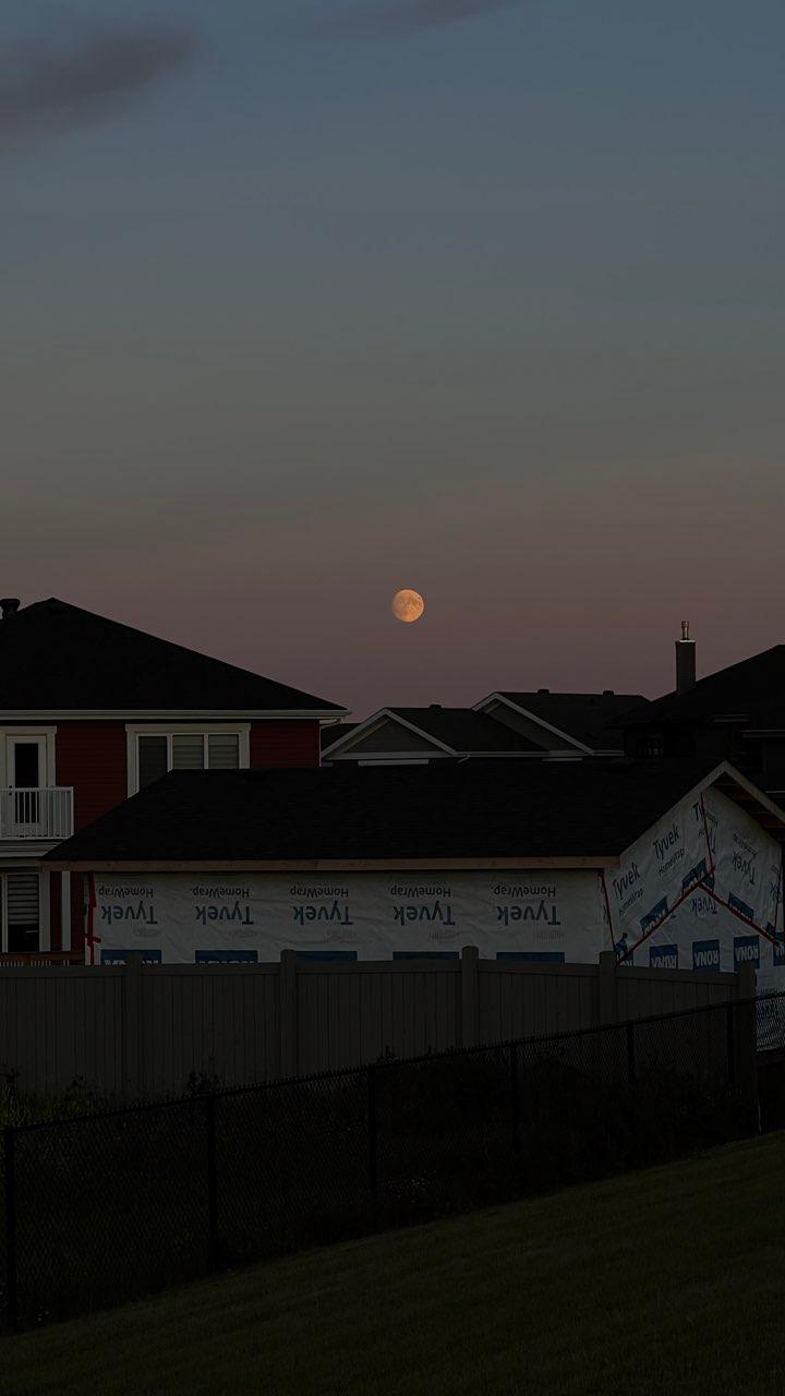 The Moon over Edmonton, Canada — waning gibbous, Lunar Day 20