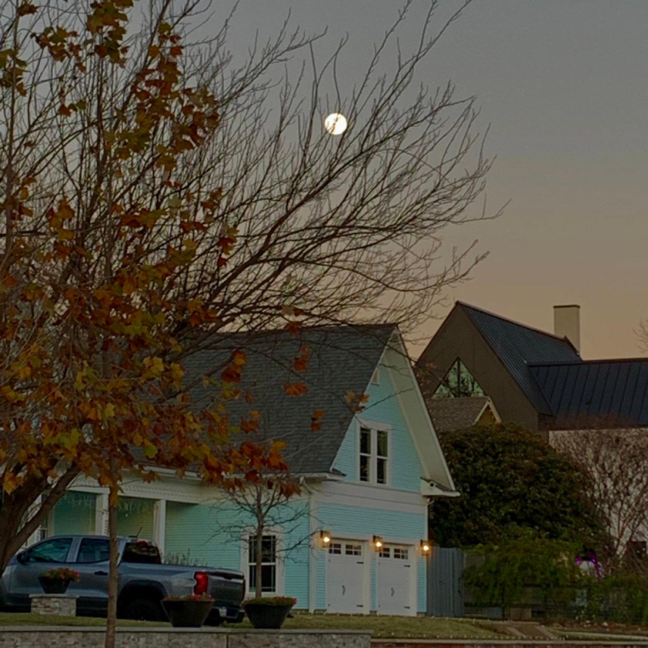 The Moon over Dallas, Estados Unidos — full moon, Lunar Day 14