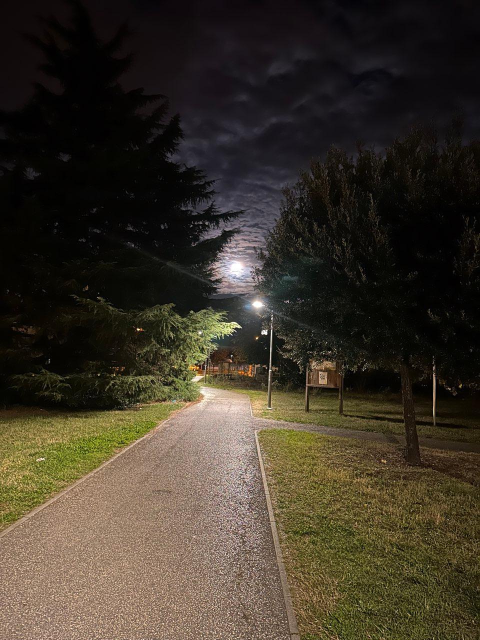 The Moon over Toulouse, France — full moon, Lunar Day 16