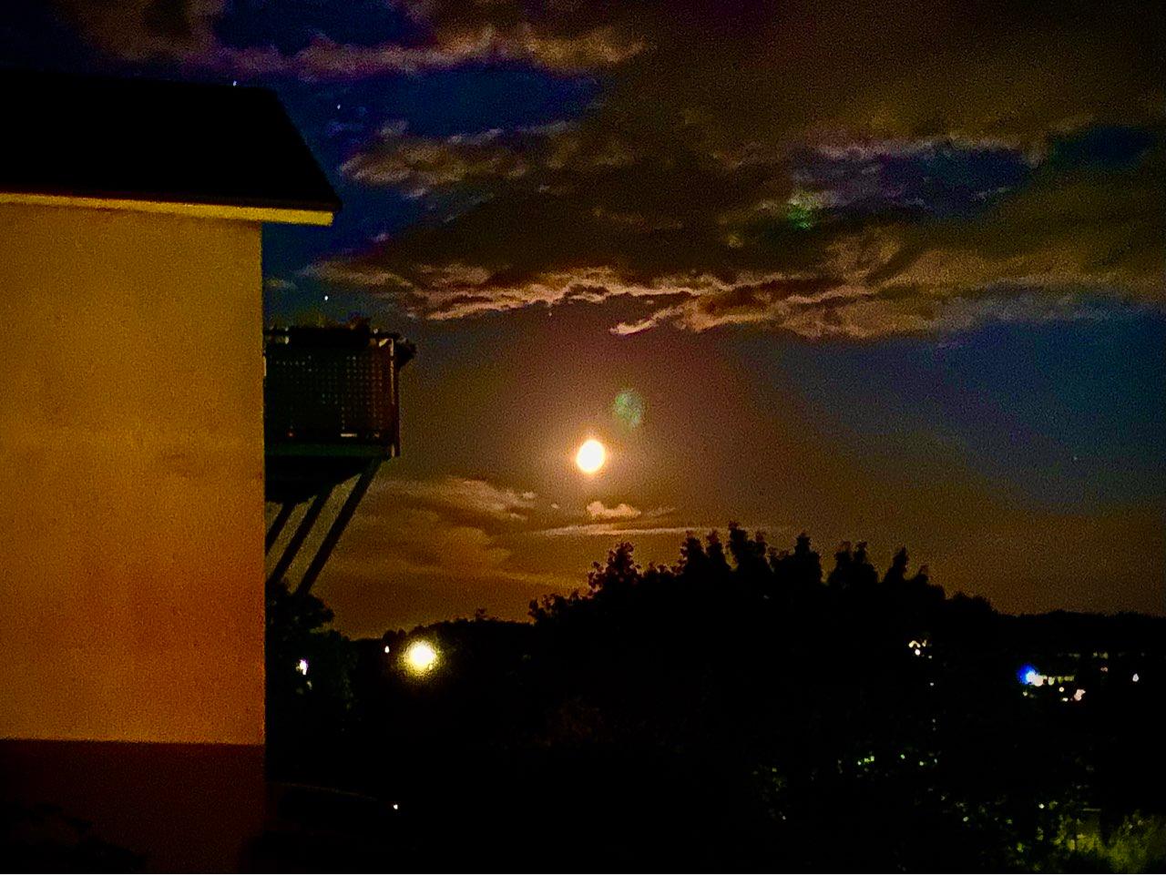 The Moon over Pohlheim, Deutschland — waxing gibbous, Lunar Day 11