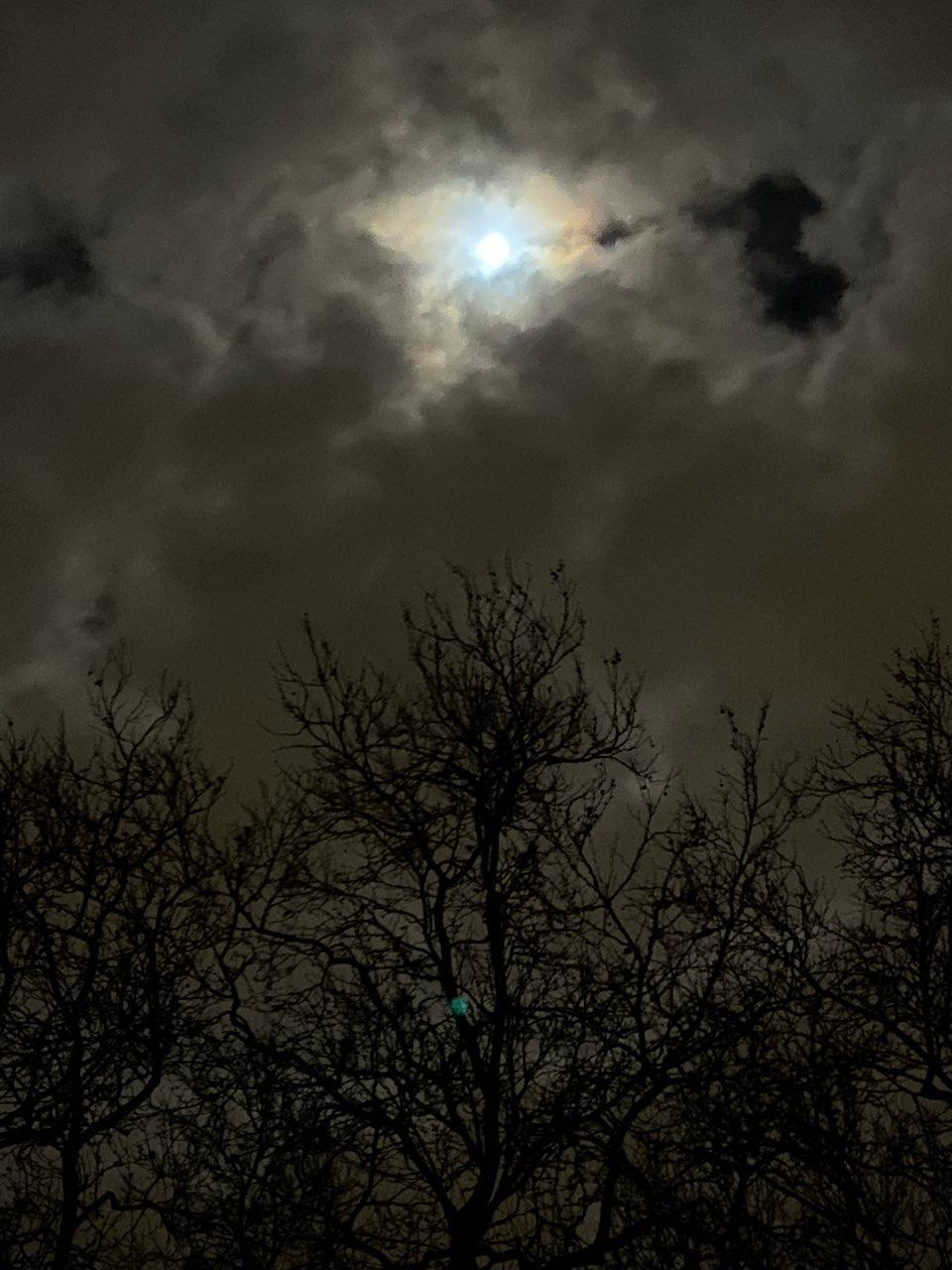 The Moon over Gelsenkirchen, Deutschland — waning gibbous, Lunar Day 18