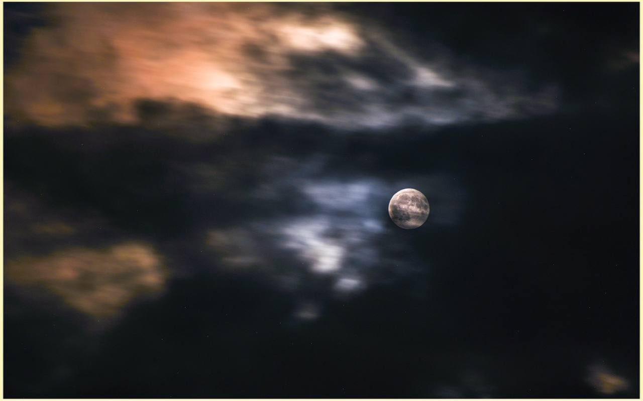 The Moon over Füllinsdorf, Schweiz — waning gibbous, Lunar Day 21