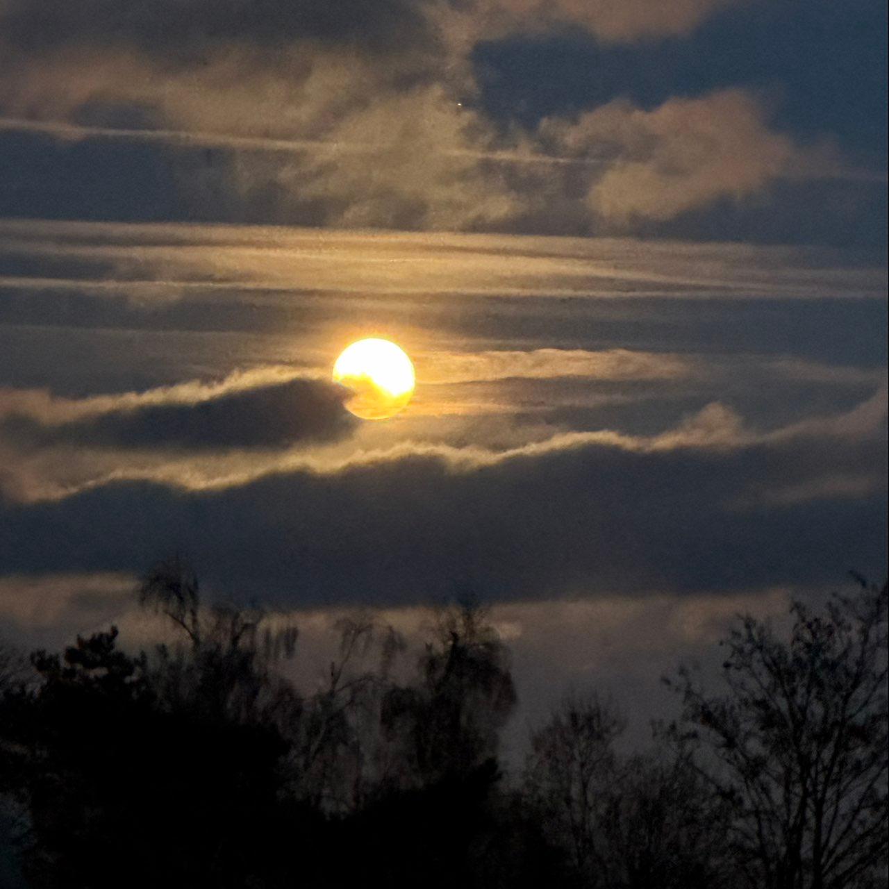 The Moon over Kraainem, Belgium — full moon, Lunar Day 17