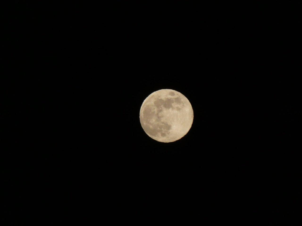 The Moon over Albarracín, España — waning crescent, Lunar Day 27