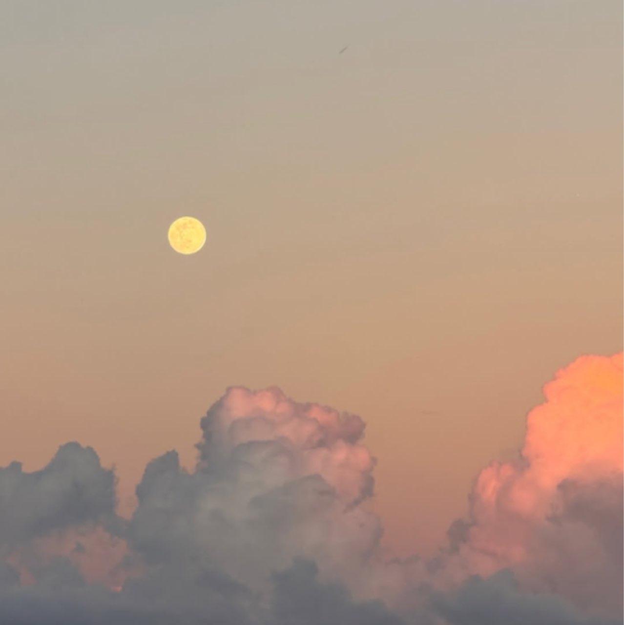 The Moon over Toulouse, Francia — full moon, Lunar Day 15