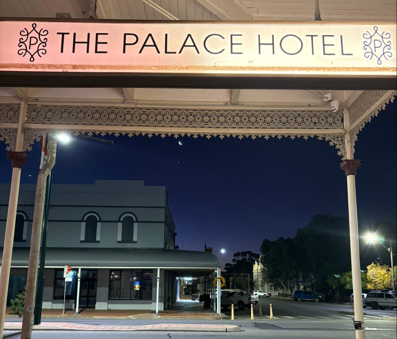 The Moon over Broken Hill, Australia — waxing crescent, Lunar Day 4