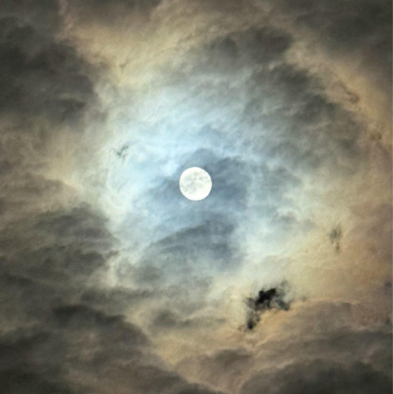 The Moon over Burlington, Canada — full moon, Lunar Day 15