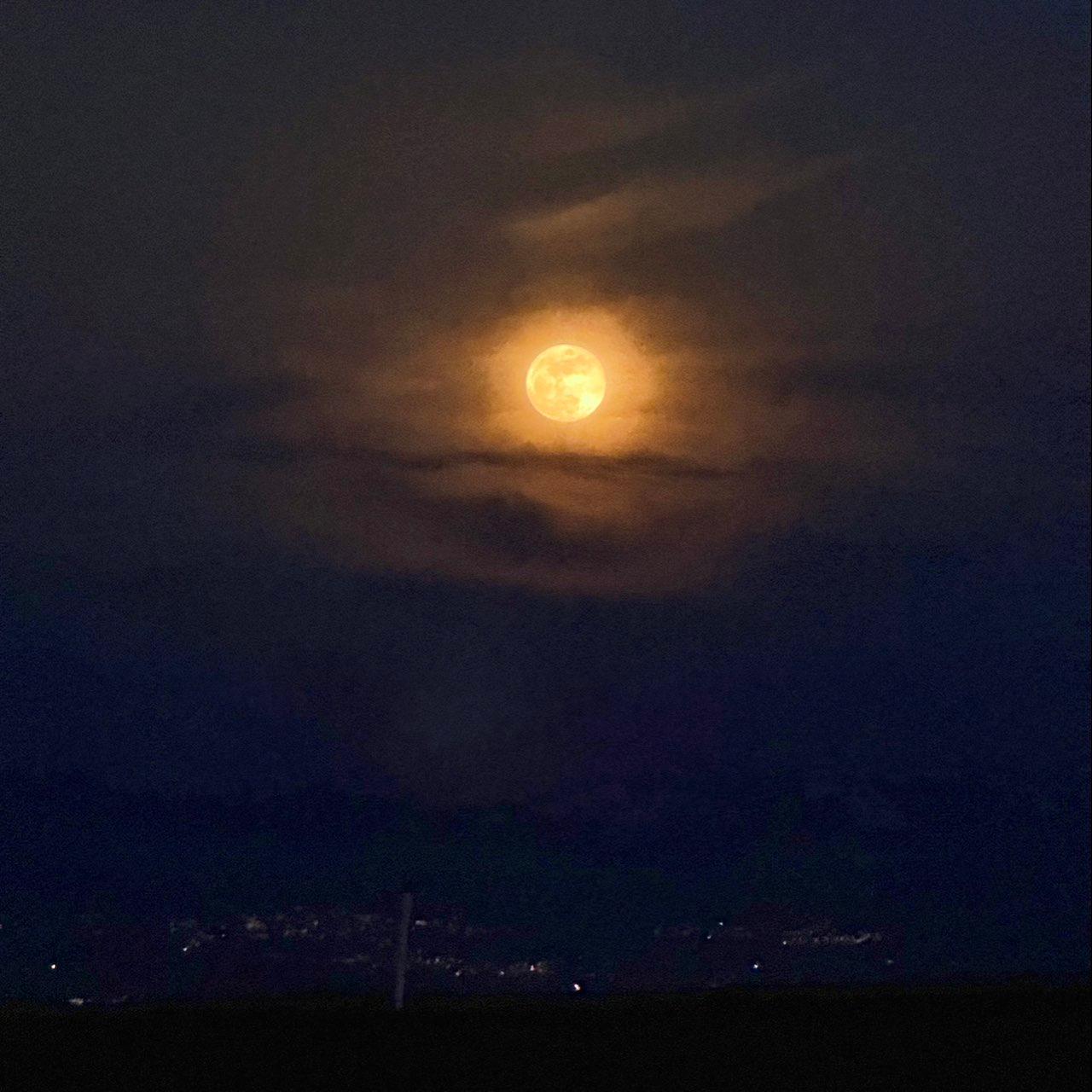 The Moon over Wädenswil, Schweiz — full moon, Lunar Day 15