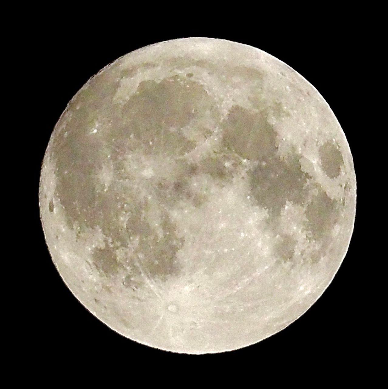 The Moon over Uppsala, Sverige — full moon, Lunar Day 16