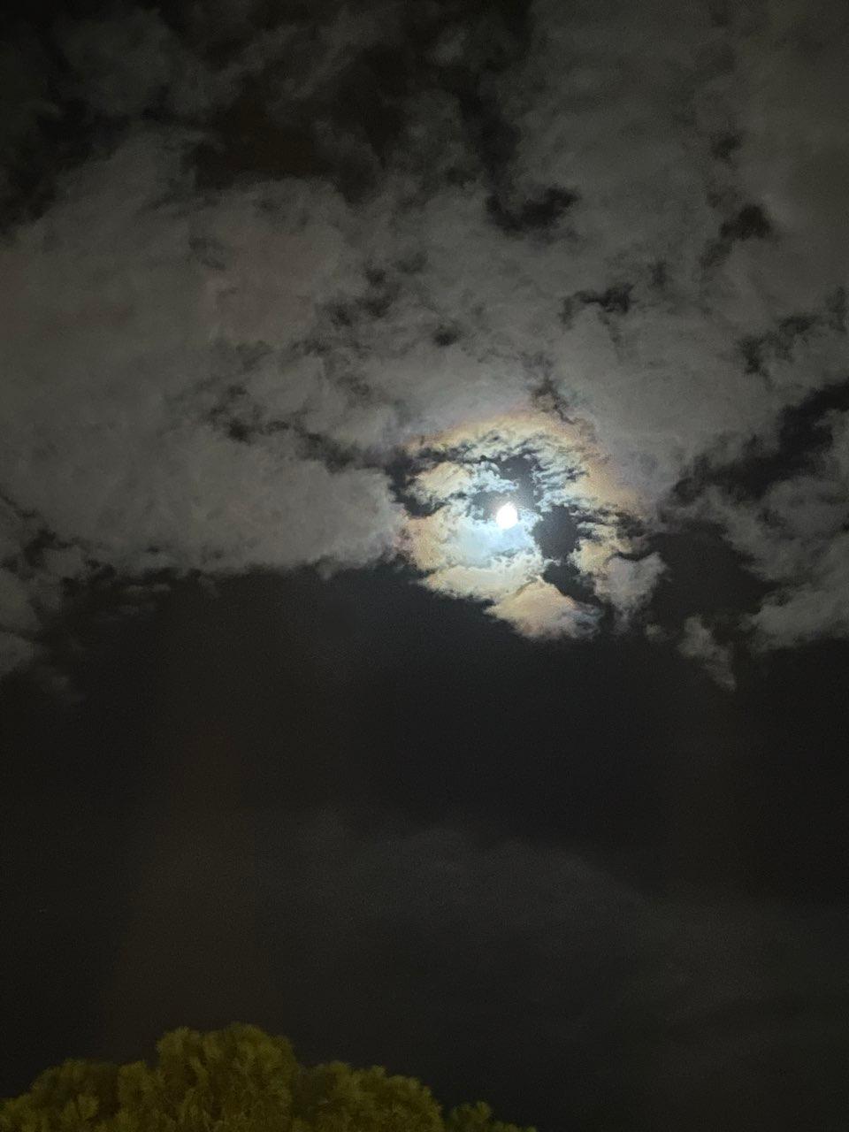 The Moon over Bari, Italy — waxing gibbous, Lunar Day 12