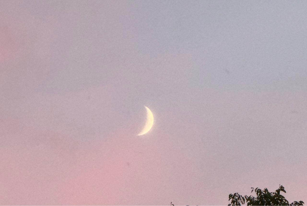 The Moon over Treviso, Italia — waxing crescent, Lunar Day 6