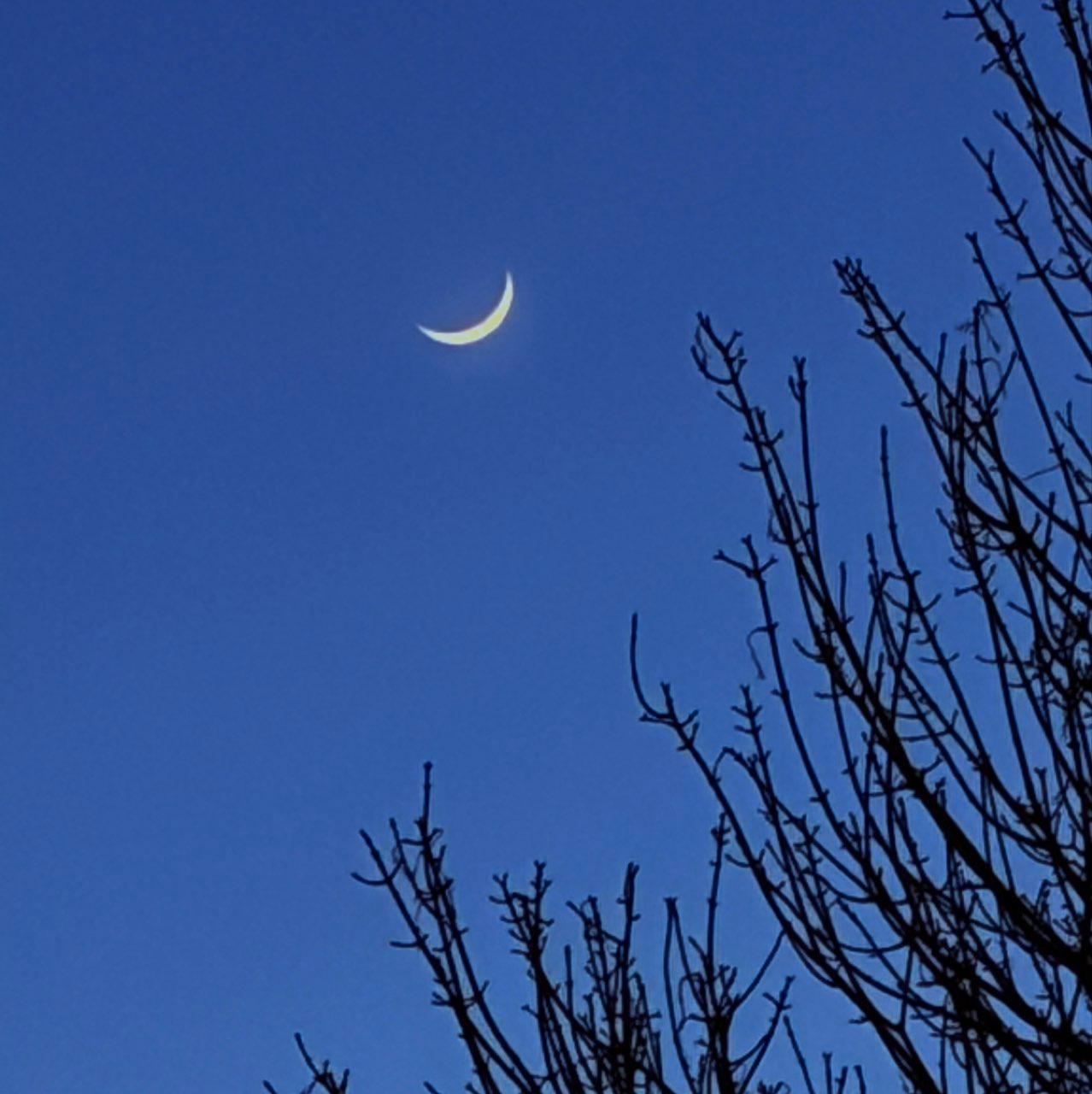 The Moon over Glasgow, United Kingdom — waxing crescent, Lunar Day 4