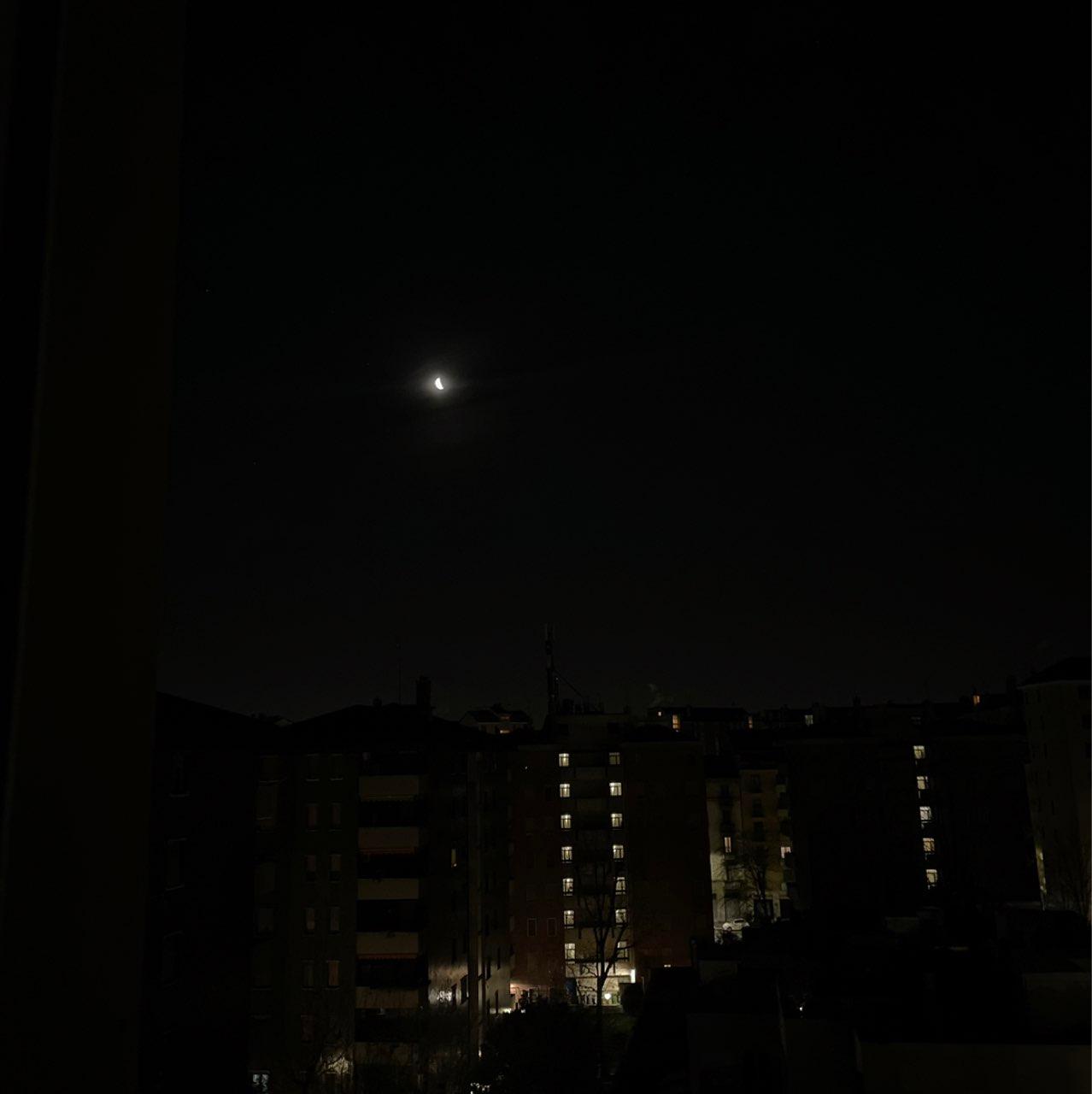 The Moon over Milano, Italia — last quarter, Lunar Day 24