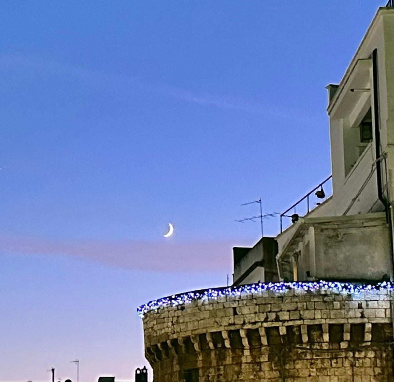 The Moon over Conversano, Italia — waxing crescent, Lunar Day 4